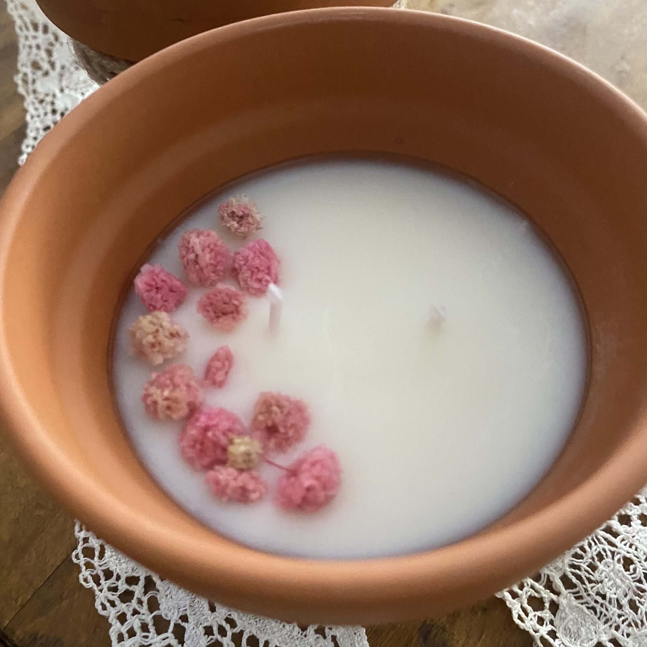 Candela Terraccotta Fiori rosa - immagine 2